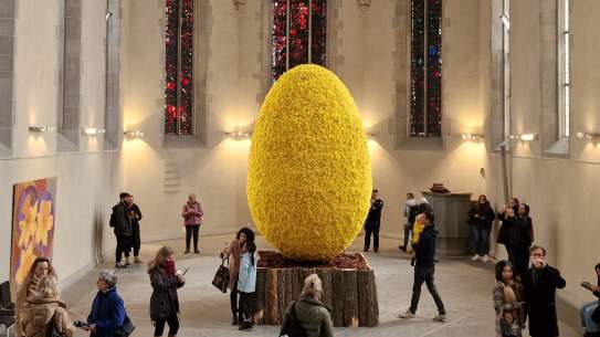 Weltgrösstes Osterei mit 30'000 Osterglocken